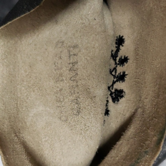 Elegant Black Leather Gloves - Picture 6 of 6